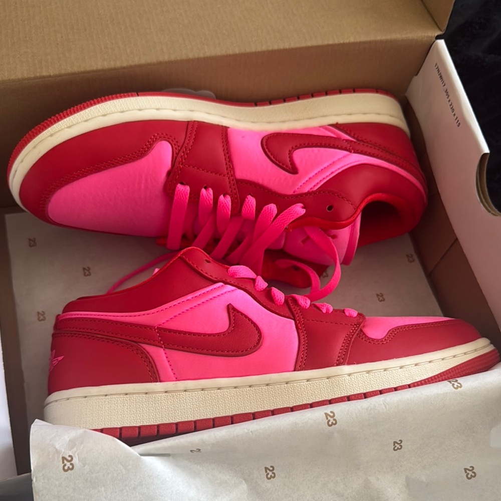 New Women’s Air Jordan size 9 Pink/Red